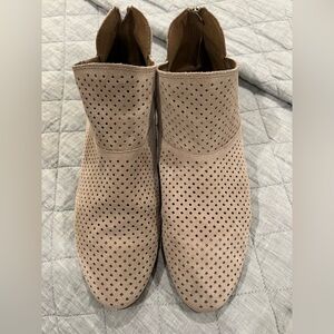 Women's Suede Perforated Ankle Boots - Taupe